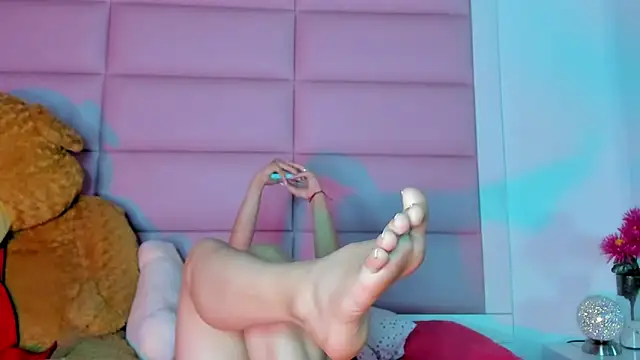 little-Emma online show from February 6, 3:06 am