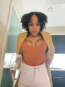 Snapshot of Black_Dolll chatting on December 31, 10:34 pm Black Dolll online show from December 31, 10:34 pm