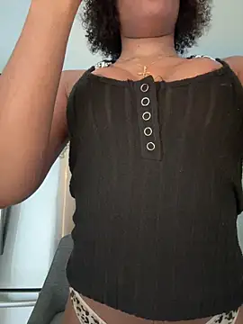 Snapshot of Black_Dolll chatting on March 5, 7:05 am Black Dolll online show from March 5, 7:05 am