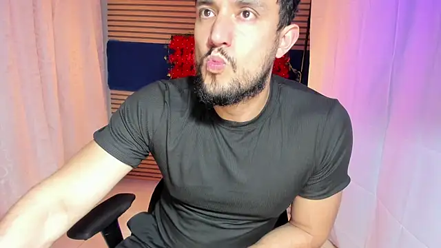 Snapshot of sexbull14 chatting on November 10, 11:37 pm sexbull14 online show from November 10, 11:37 pm