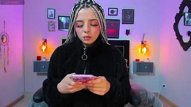 Charlotte  Benett online show from November 10, 4:11 am