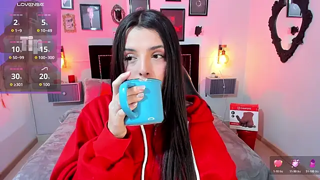 Snapshot of Charlotte__Benett chatting on July 14, 4:28 am Charlotte Benett online show from July 14, 4:28 am