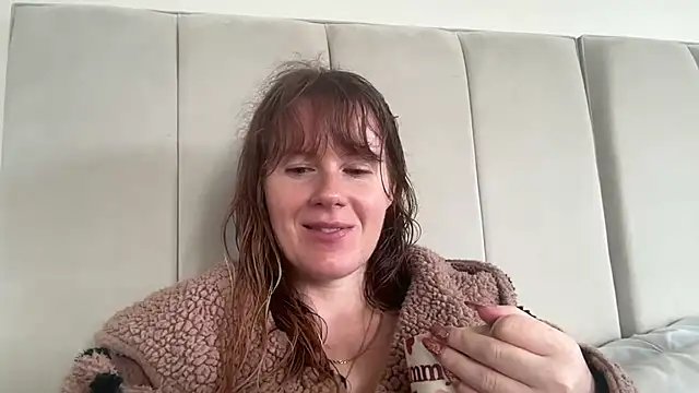 redheadrosie69 online show from October 13, 9:20 am