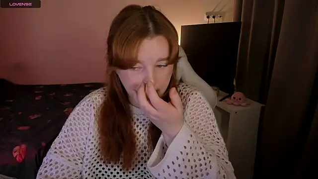 Snapshot of _Lisa_x chatting on December 5, 5:15 am  Lisa x online show from December 5, 5:15 am