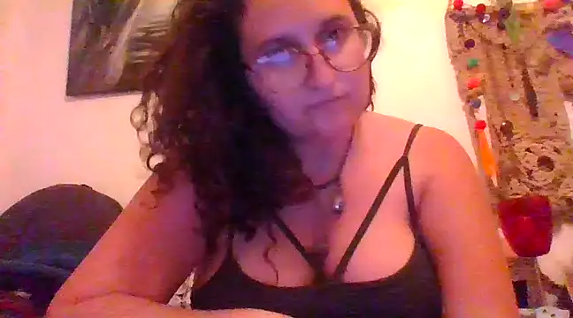 Snapshot of juicyrubies chatting on December 28, 5:14 pm juicyrubies online show from December 28, 5:14 pm