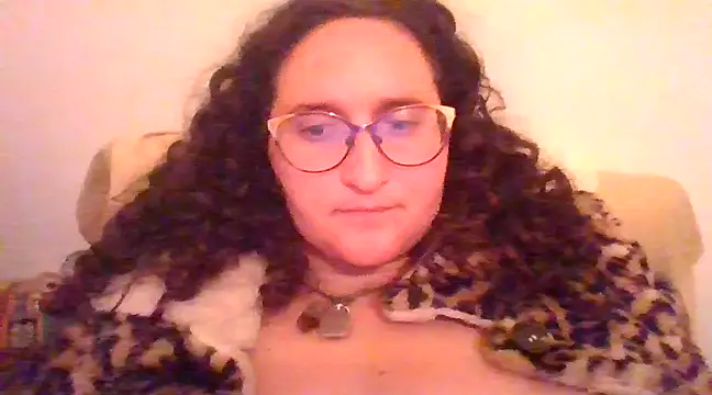 Snapshot of juicyrubies chatting on February 22, 5:46 pm juicyrubies online show from February 22, 5:46 pm