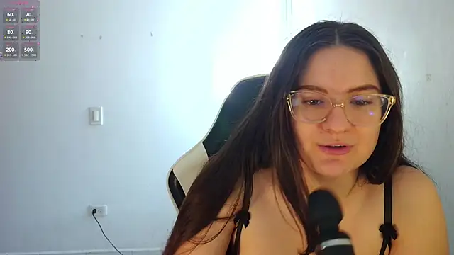 Snapshot of livgomez chatting on February 6, 2:09 pm livgomez online show from February 6, 2:09 pm