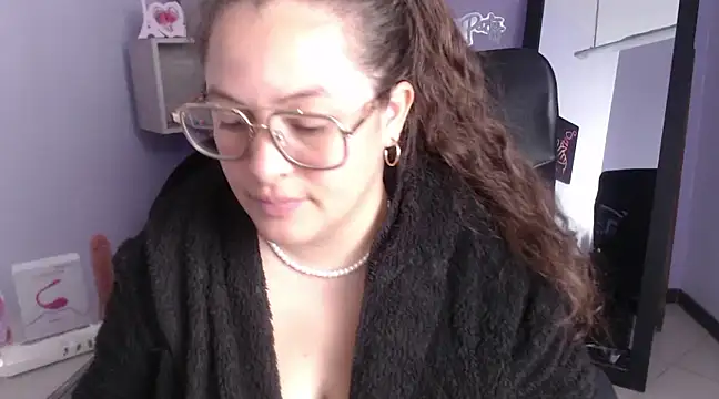 Snapshot of SaraThomso chatting on December 30, 3:14 am SaraThomso online show from December 30, 3:14 am