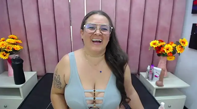 Snapshot of SaraThomso chatting on January 28, 6:05 am SaraThomso online show from January 28, 6:05 am