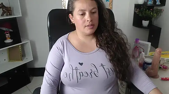 SaraThomso online show from February 4, 9:07 am