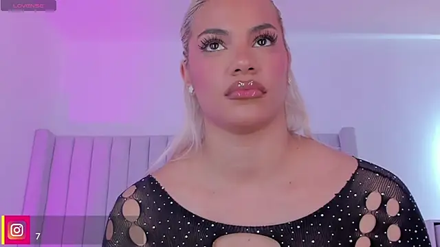 Shelynna azzul online show from November 6, 7:37 pm