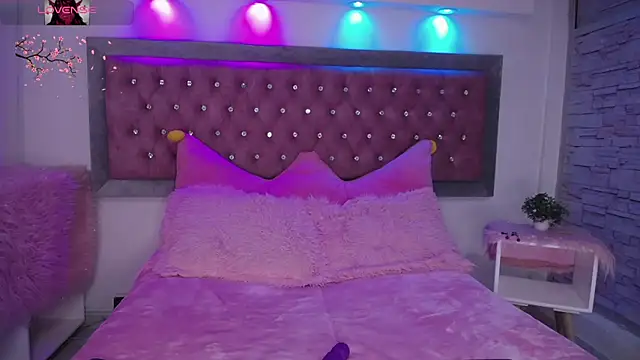 Tifanny Sweett online show from December 11, 11:00 pm