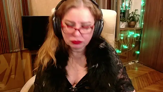 Miss Tress online show from March 1, 9:39 pm