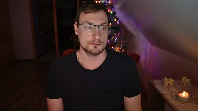 Snapshot of Relsxboy chatting on December 10, 9:43 pm Relsxboy online show from December 10, 9:43 pm