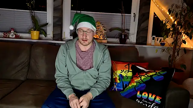 Snapshot of Relsxboy chatting on December 13, 10:02 pm Relsxboy online show from December 13, 10:02 pm