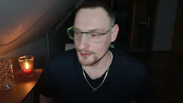 Snapshot of Relsxboy chatting on February 4, 10:34 pm Relsxboy online show from February 4, 10:34 pm