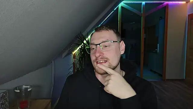 Snapshot of Relsxboy chatting on February 11, 5:50 pm Relsxboy online show from February 11, 5:50 pm