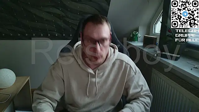 Snapshot of Relsxboy chatting on March 4, 5:08 pm Relsxboy online show from March 4, 5:08 pm