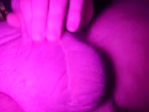 Snapshot of Barrentine88 chatting on February 11, 1:20 am Barrentine88 online show from February 11, 1:20 am