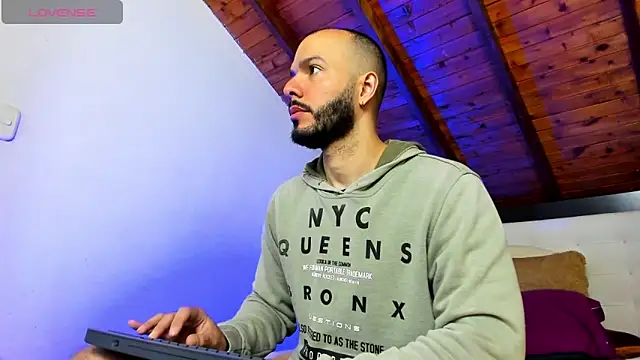 Tom Bailey online show from April 16, 1:01 pm