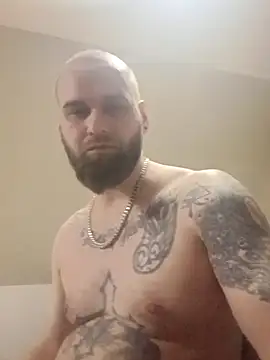 Snapshot of Dj8717 chatting on December 17, 5:35 am Dj8717 online show from December 17, 5:35 am