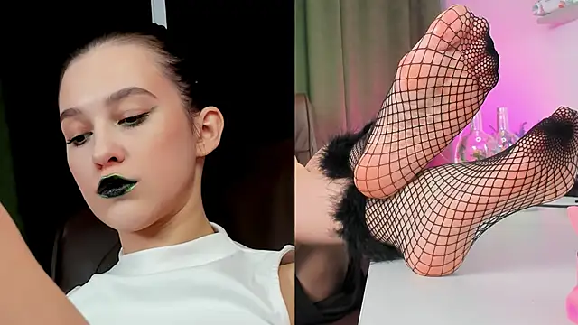 Snapshot of LolaLemona chatting on November 15, 11:18 am LolaLemona online show from November 15, 11:18 am