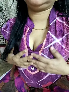 cuteyqueen online show from April 6, 2:53 am