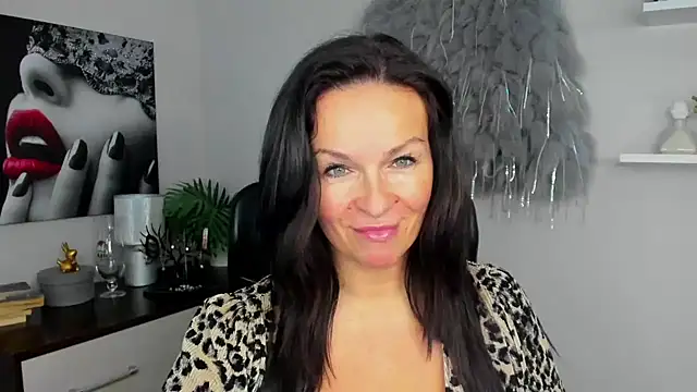 Snapshot of HelenLuxx chatting on January 7, 2:30 pm HelenLuxx online show from January 7, 2:30 pm