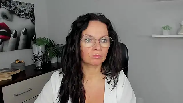Snapshot of HelenLuxx chatting on January 24, 10:11 am HelenLuxx online show from January 24, 10:11 am