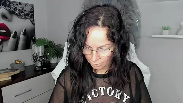 Snapshot of HelenLuxx chatting on January 25, 7:49 am HelenLuxx online show from January 25, 7:49 am