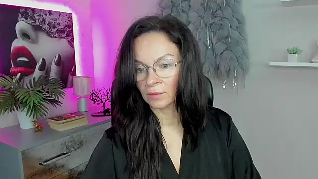 Snapshot of HelenLuxx chatting on January 30, 6:46 am HelenLuxx online show from January 30, 6:46 am