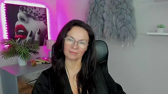 Snapshot of HelenLuxx chatting on January 30, 10:19 am HelenLuxx online show from January 30, 10:19 am