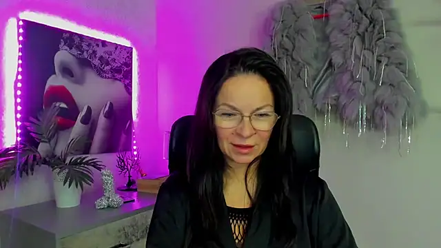 HelenLuxx online show from November 29, 8:17 am