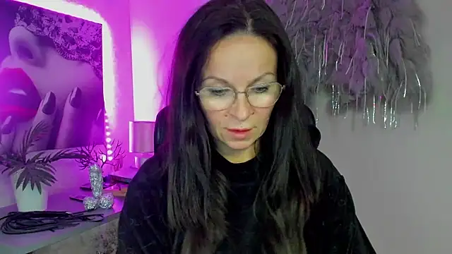 Snapshot of HelenLuxx chatting on January 8, 5:15 pm HelenLuxx online show from January 8, 5:15 pm