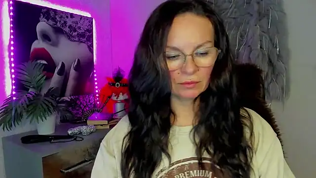 Snapshot of HelenLuxx chatting on March 2, 2:46 pm HelenLuxx online show from March 2, 2:46 pm