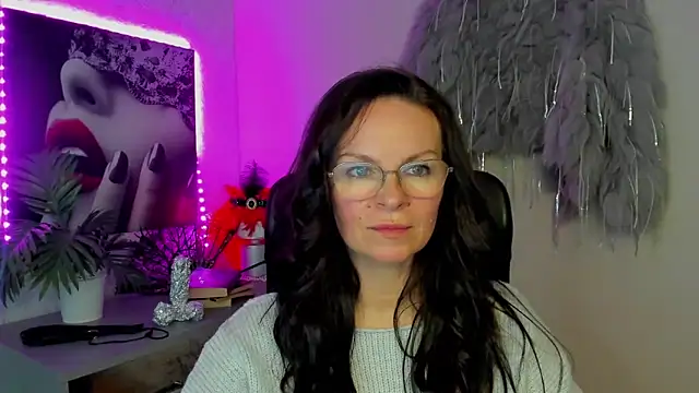 HelenLuxx online show from March 3, 4:13 pm