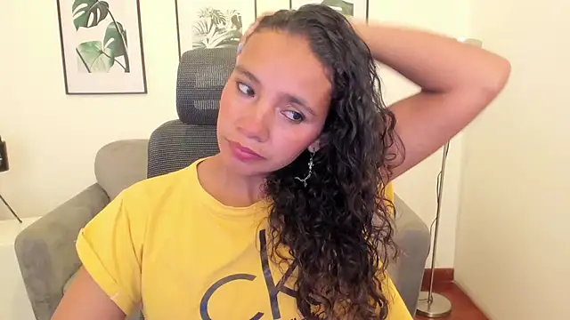 leslyflorez online show from February 22, 9:04 pm