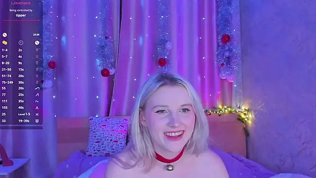 Snapshot of SweeteRose_Royce chatting on December 20, 5:51 pm SweeteRose Royce online show from December 20, 5:51 pm