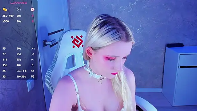 Snapshot of SweeteRose_Royce chatting on March 18, 3:10 pm SweeteRose Royce online show from March 18, 3:10 pm