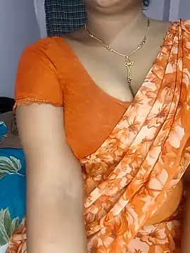 Snapshot of louise92 chatting on April 2, 6:33 am louise92 online show from April 2, 6:33 am
