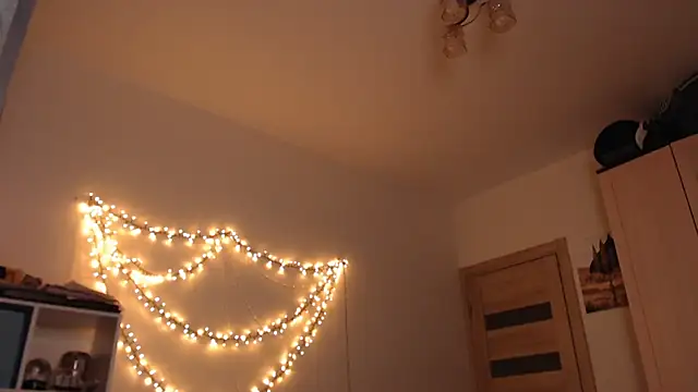 amber quell here online show from March 6, 6:16 pm