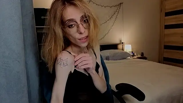 amber quell here online show from September 18, 3:14 pm