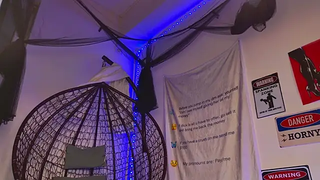 AriaVoss online show from March 30, 8:32 pm