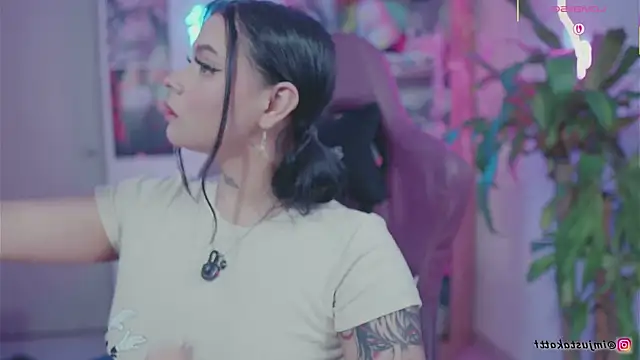 Snapshot of sensualkattt chatting on September 10, 1:00 pm sensualkattt online show from September 10, 1:00 pm