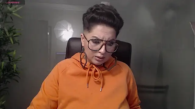 BustyAllyy online show from January 26, 10:13 pm