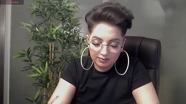 BustyAllyy online show from February 13, 7:42 pm