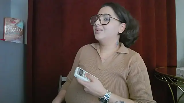 BustyAllyy online show from December 18, 6:03 pm