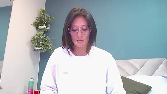 Snapshot of SharisWillian chatting on November 5, 4:01 am SharisWillian online show from November 5, 4:01 am