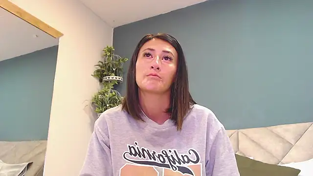 Snapshot of SharisWillian chatting on January 14, 3:34 am SharisWillian online show from January 14, 3:34 am
