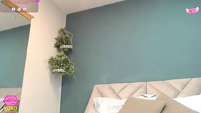 Snapshot of SharisWillian chatting on April 16, 4:02 am SharisWillian online show from April 16, 4:02 am